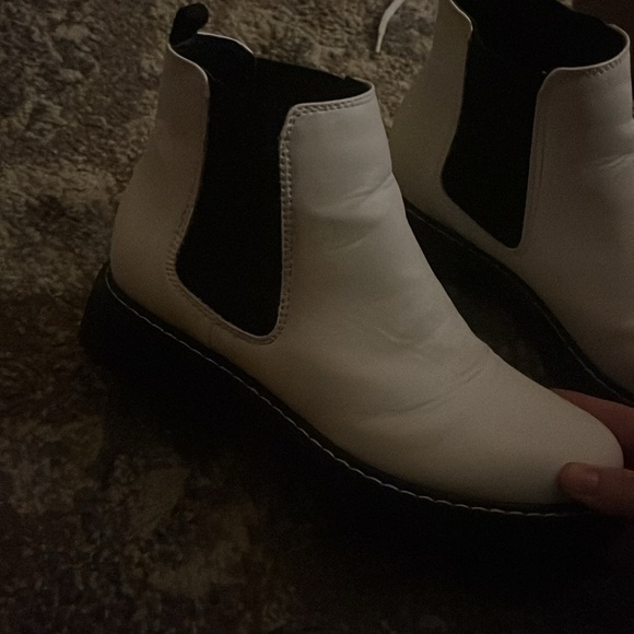 Steeve Madden Boot - Picture 2 of 2